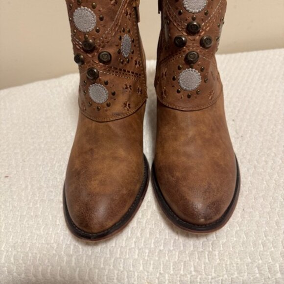 GC Shoes Western Studded Ankle Booties Cognac Brown Block Heel Boho Cowgirl Zip - Picture 5 of 6